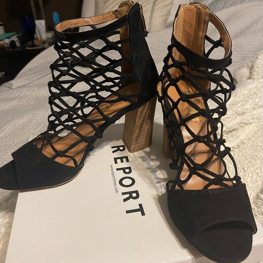 Practically New Report Shoes Size 9 - image 6